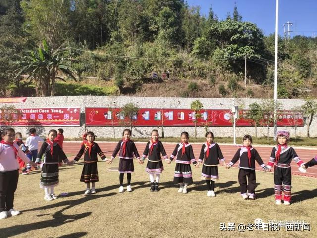 广西那坡县深龙小学开展：“壮族三月三 喜迎二十大 争做好队员”民族团结教育实践活动